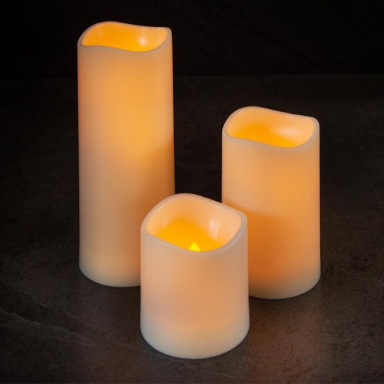Flameless LED Candle 7.5 x18cm