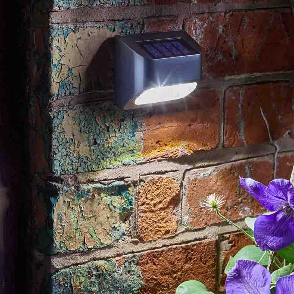 Premier Solar Powered - Fence, Wall and Post Light - 10 Lumens